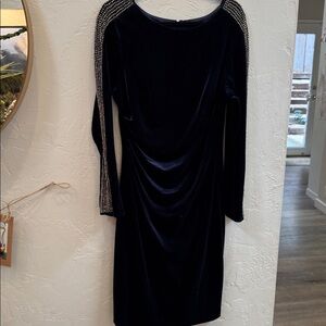 Xscape Long Sleeve Velvet Midi Dress 0096